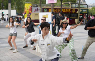 卡游助力中国文化出海，卡牌成为新文化消费亮点